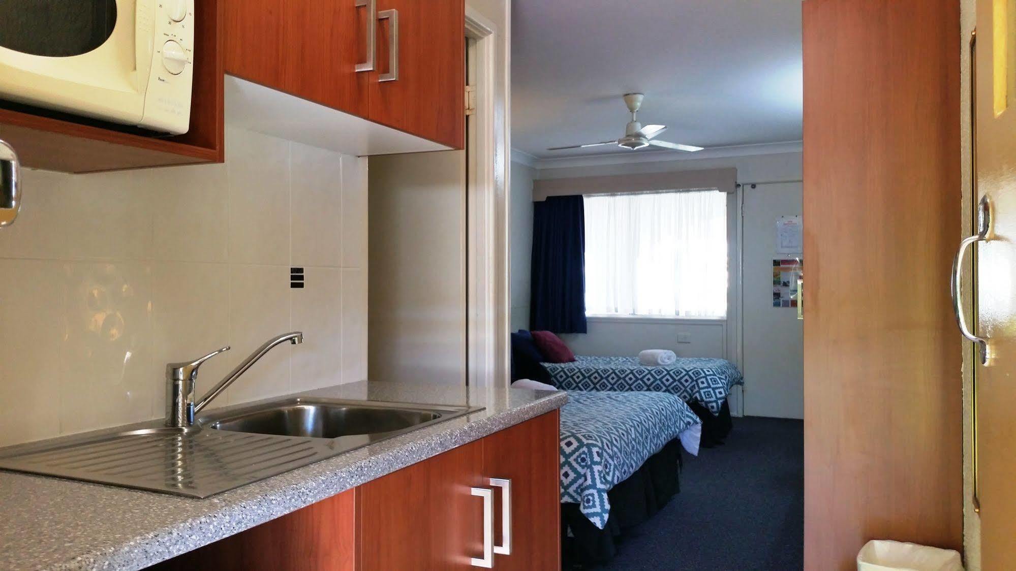 Bundaberg Coral Villa Motor Inn Exterior photo